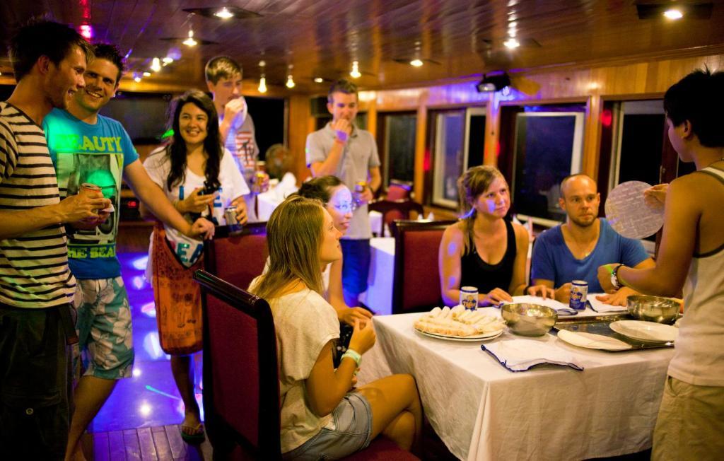 Halong Aurora Cruises Apartment Ha Long Restoran gambar
